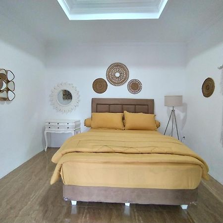 Villa Kota Bunga Malini 7 Cinengangirang Extérieur photo