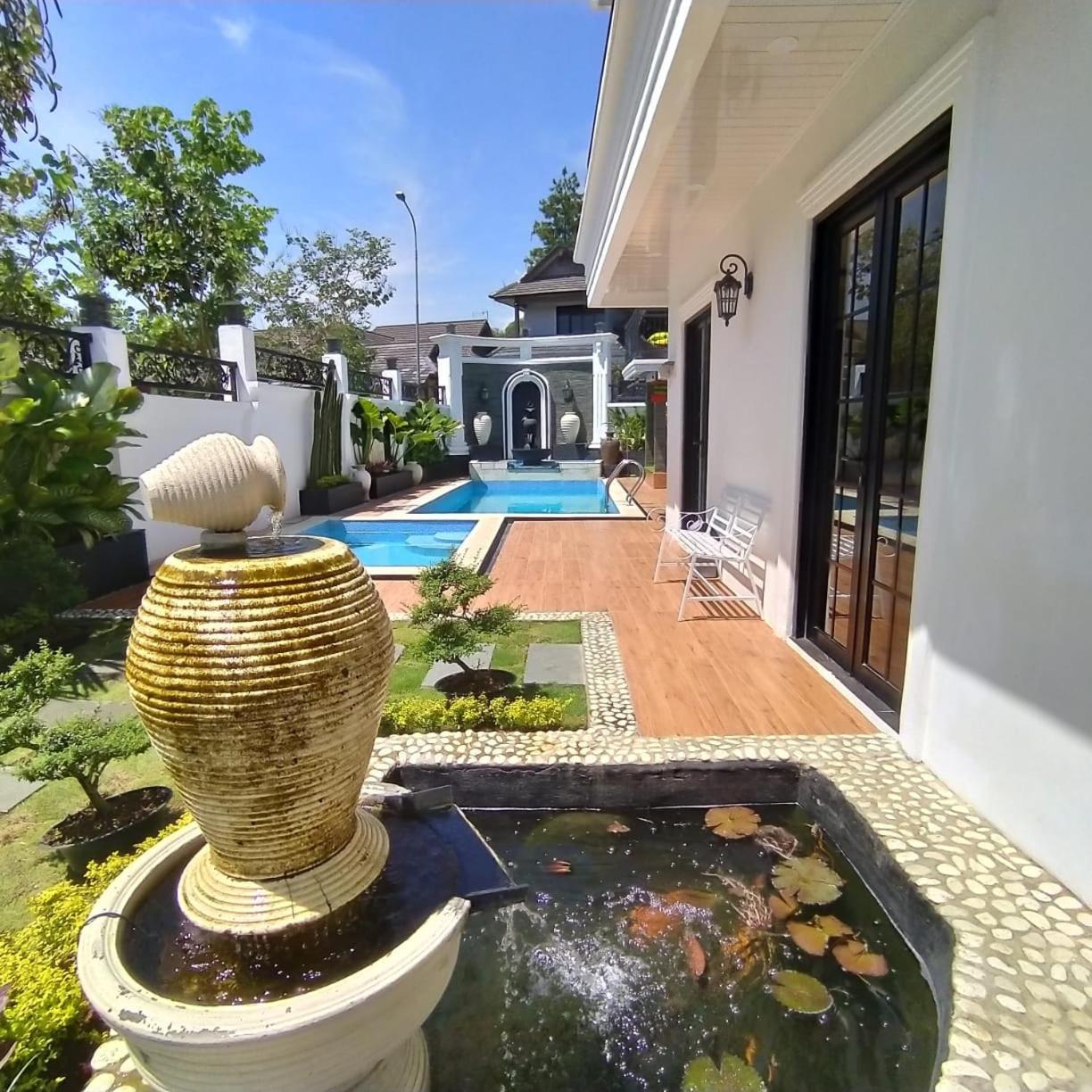 Villa Kota Bunga Malini 7 Cinengangirang Extérieur photo