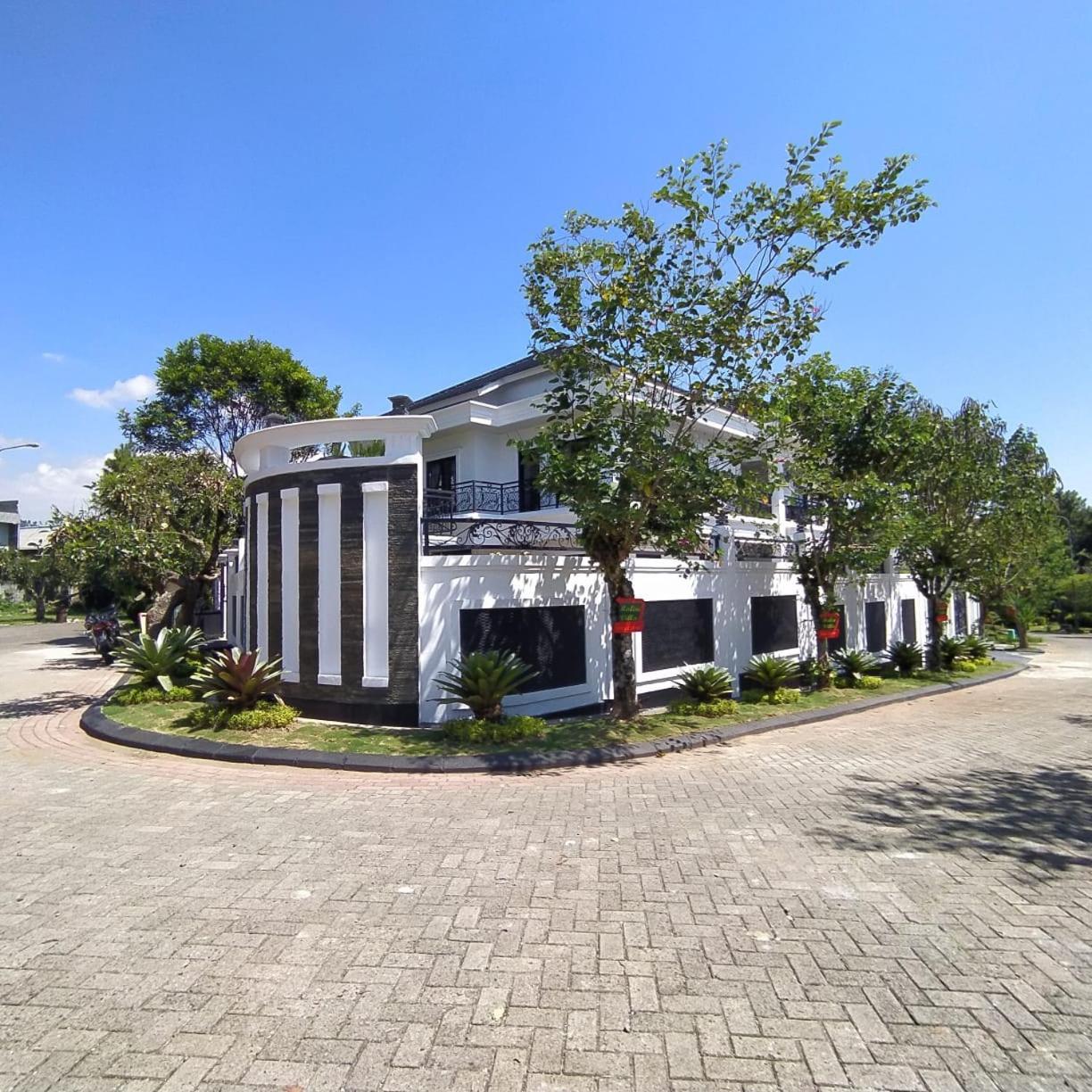 Villa Kota Bunga Malini 7 Cinengangirang Extérieur photo